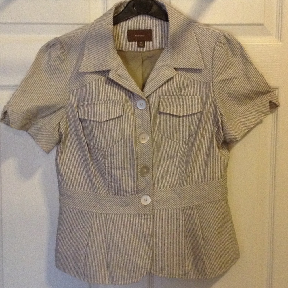 Ladies Short-Sleeve Blazer!